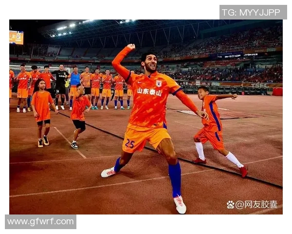 费莱尼在最后时刻绝杀山东泰山助球队逆转胜利精彩瞬间回顾