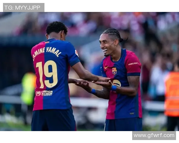 莱万梅开二度助力巴萨逆转胜利展现王者风范